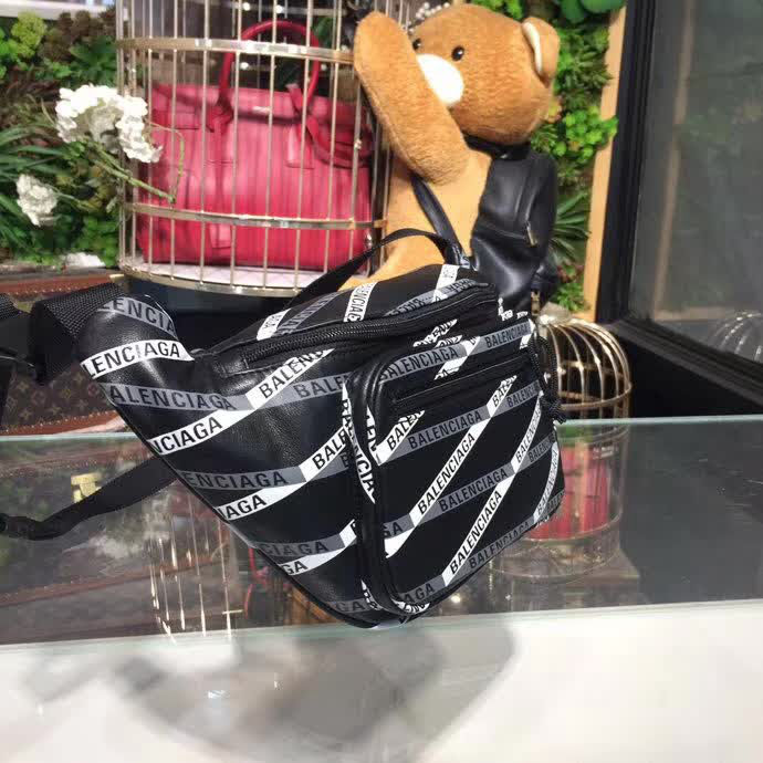 BALENCIAG巴黎世家 專櫃同步更新 斜挎胸包腰包 簡約兩用包  BL1238